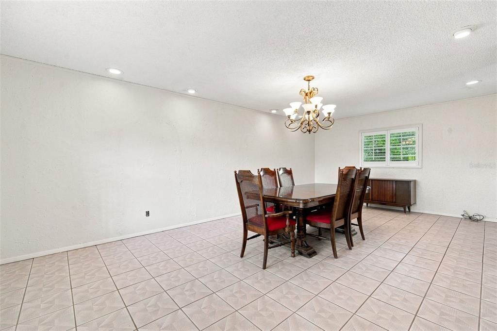 For Sale: $500,000 (4 beds, 2 baths, 2416 Square Feet)