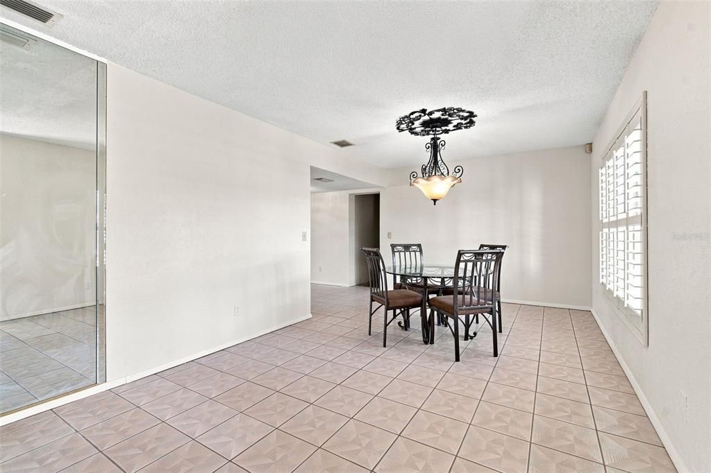 For Sale: $500,000 (4 beds, 2 baths, 2416 Square Feet)