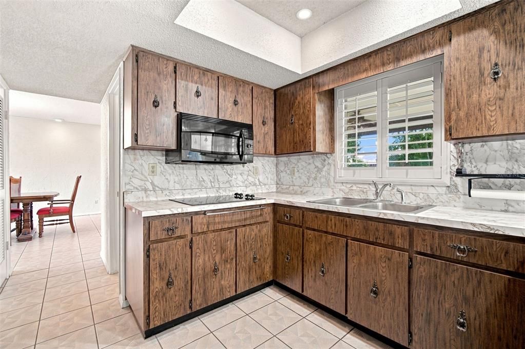 For Sale: $500,000 (4 beds, 2 baths, 2416 Square Feet)