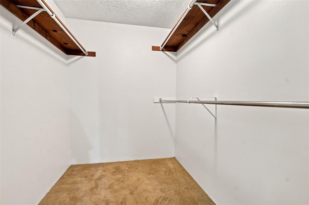 For Sale: $500,000 (4 beds, 2 baths, 2416 Square Feet)