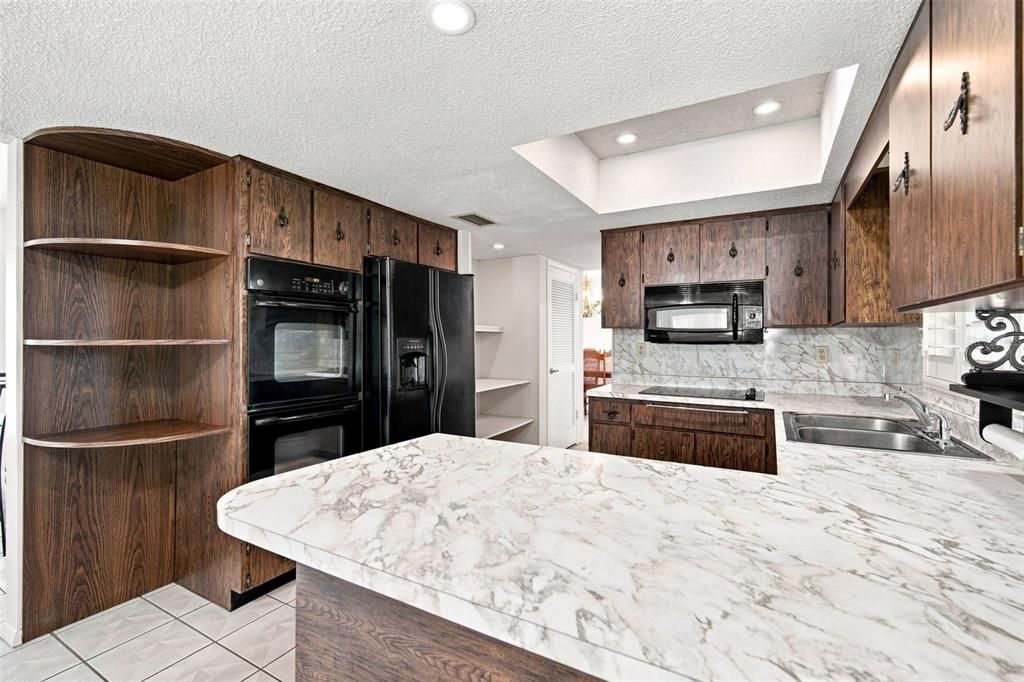 For Sale: $500,000 (4 beds, 2 baths, 2416 Square Feet)