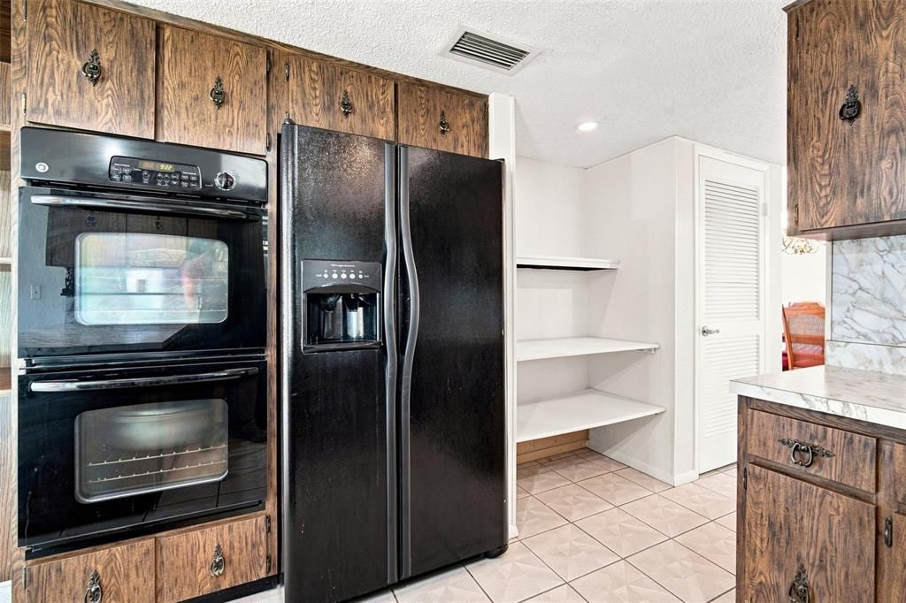 For Sale: $500,000 (4 beds, 2 baths, 2416 Square Feet)