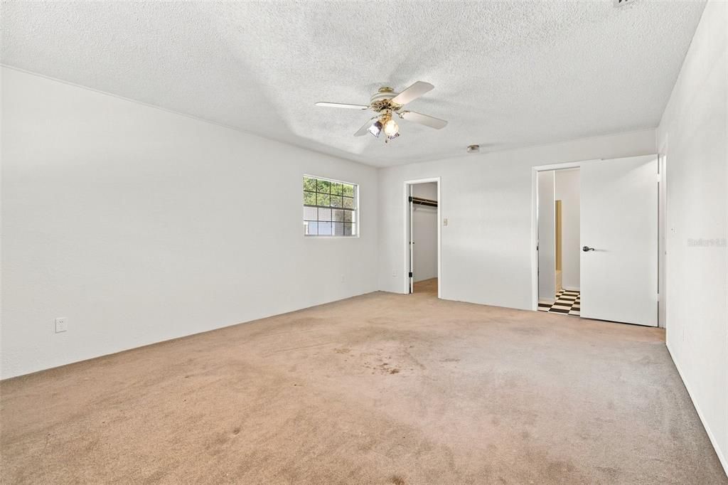 For Sale: $500,000 (4 beds, 2 baths, 2416 Square Feet)