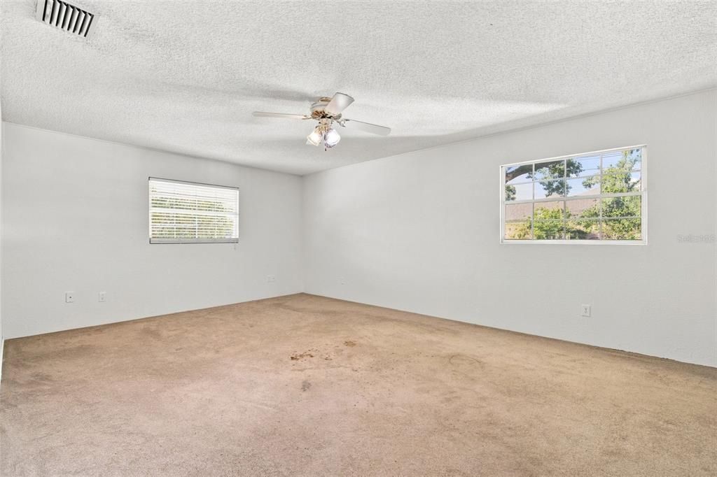For Sale: $500,000 (4 beds, 2 baths, 2416 Square Feet)