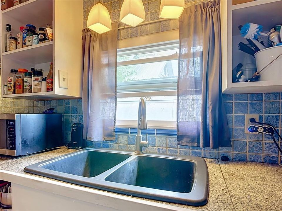 На продажу: $259,000 (2 спален, 1 ванн, 788 Квадратных фут)