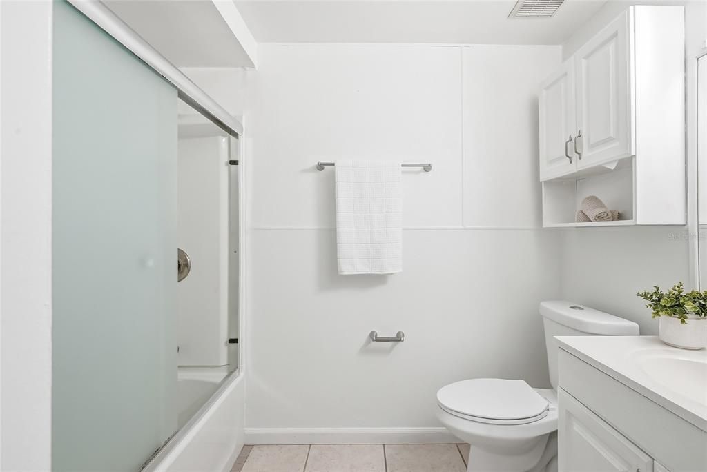 На продажу: $359,900 (3 спален, 2 ванн, 1221 Квадратных фут)