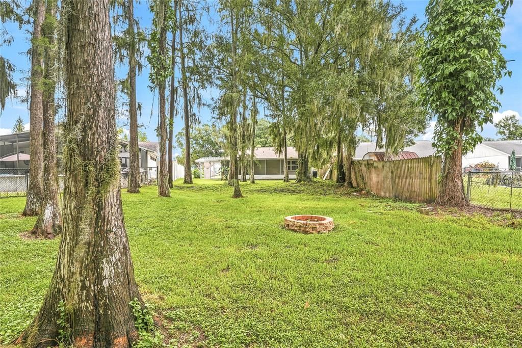 На продажу: $359,900 (3 спален, 2 ванн, 1221 Квадратных фут)