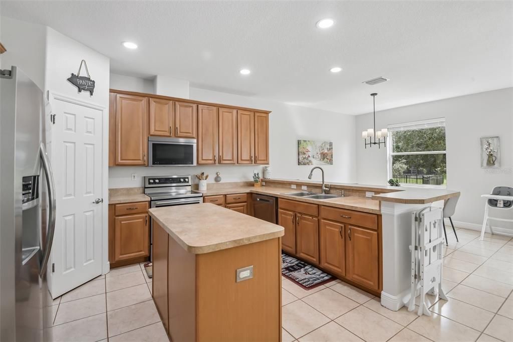 На продажу: $589,999 (5 спален, 3 ванн, 3208 Квадратных фут)