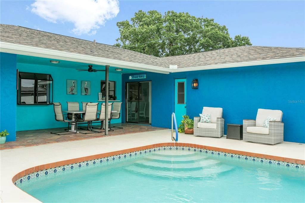 Под контрактом: $539,000 (3 спален, 2 ванн, 1982 Квадратных фут)