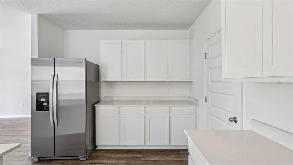 На продажу: $319,990 (4 спален, 2 ванн, 2305 Квадратных фут)