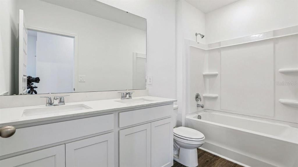 На продажу: $319,990 (4 спален, 2 ванн, 2305 Квадратных фут)