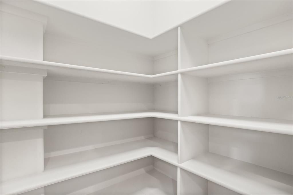 В аренду: $5,900 (6 спален, 3 ванн, 4463 Квадратных фут)