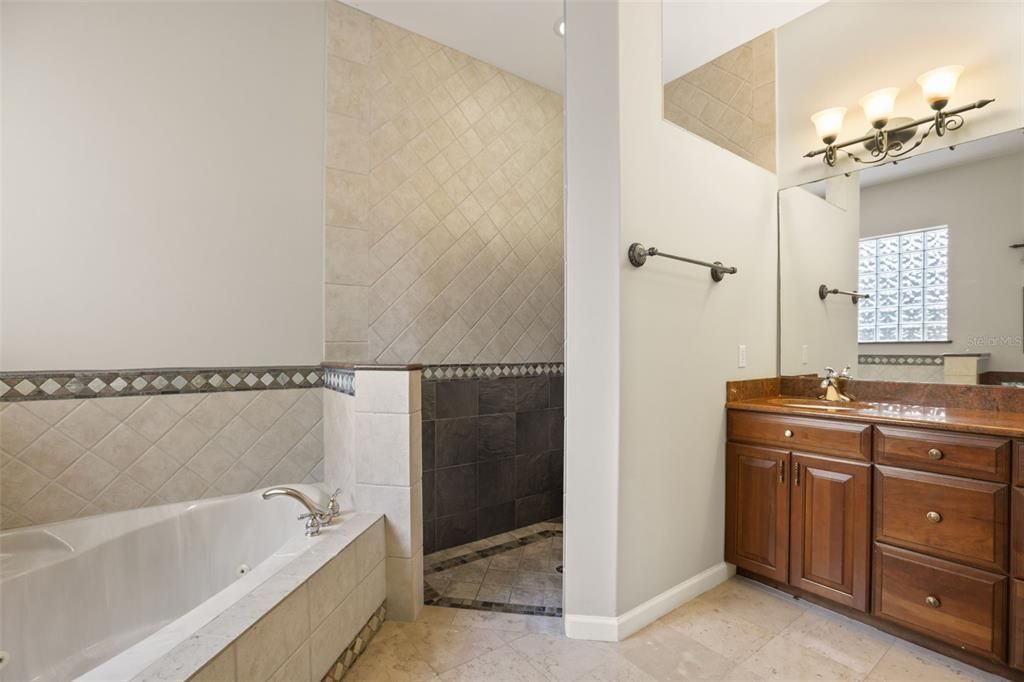 В аренду: $5,900 (6 спален, 3 ванн, 4463 Квадратных фут)