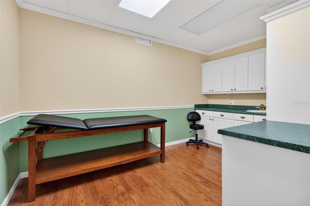 待售: $699,900 (0 贝兹, 0 浴室, 4208 平方英尺)