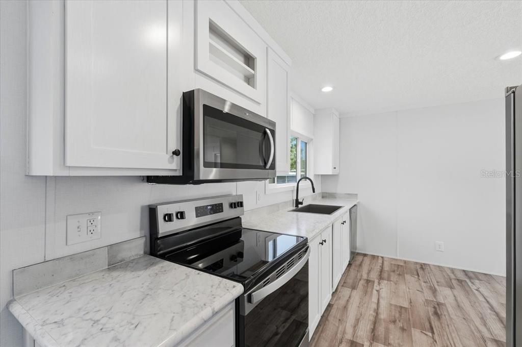 На продажу: $215,999 (3 спален, 2 ванн, 1064 Квадратных фут)