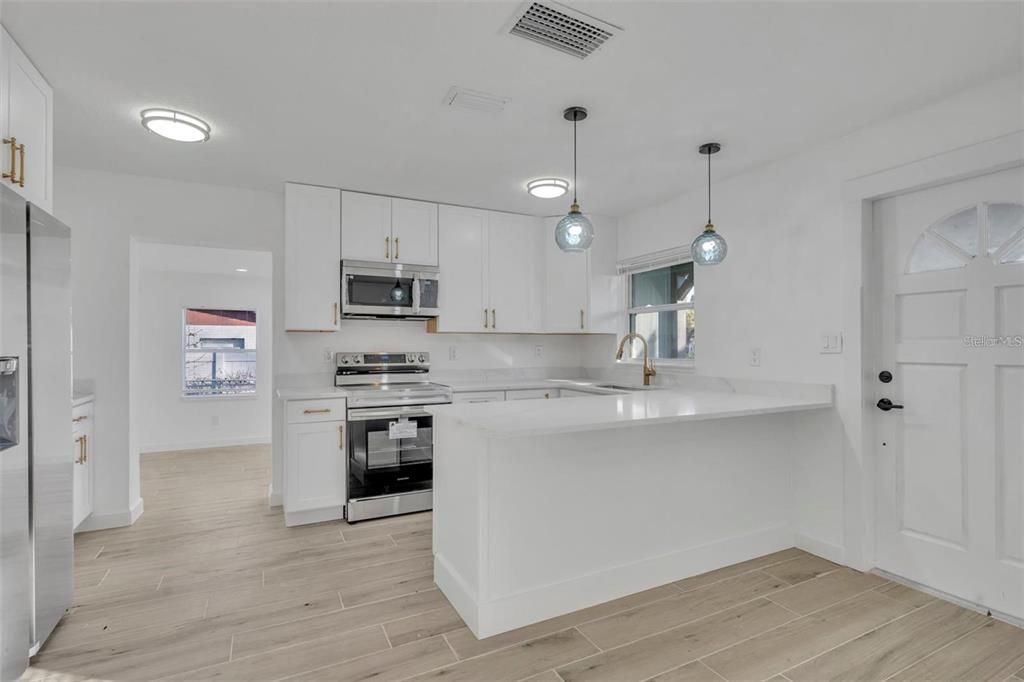 На продажу: $346,900 (3 спален, 2 ванн, 1551 Квадратных фут)