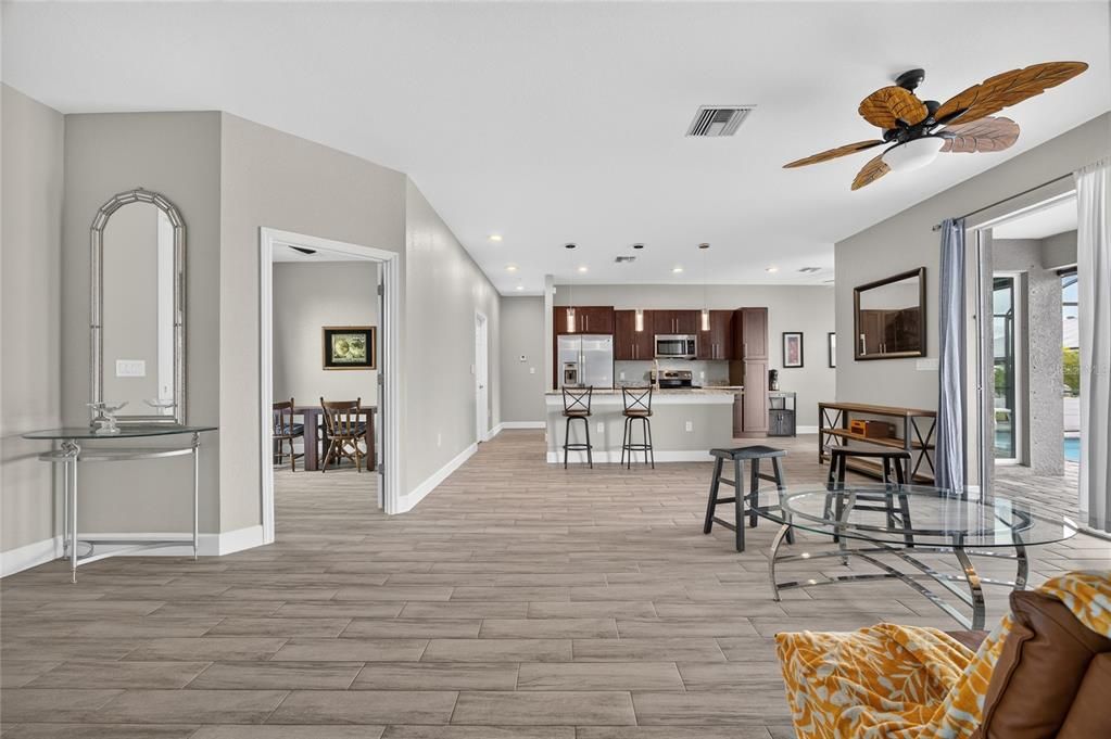 For Sale: $425,000 (3 beds, 2 baths, 1653 Square Feet)