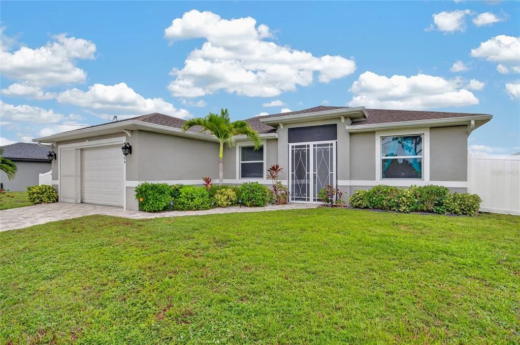 For Sale: $425,000 (3 beds, 2 baths, 1653 Square Feet)