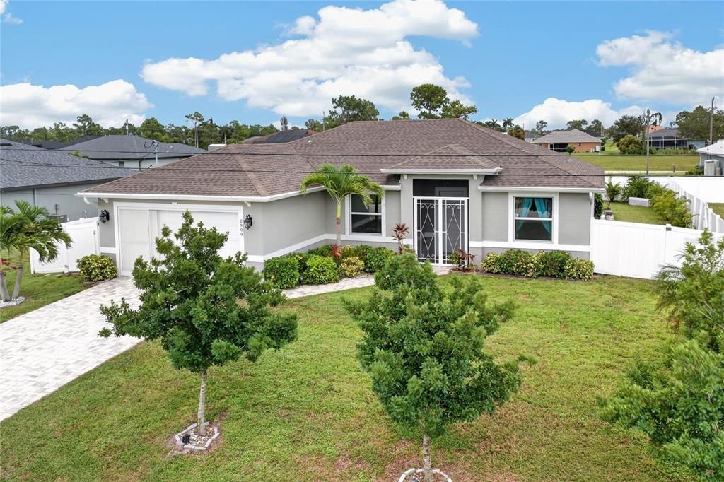 For Sale: $425,000 (3 beds, 2 baths, 1653 Square Feet)