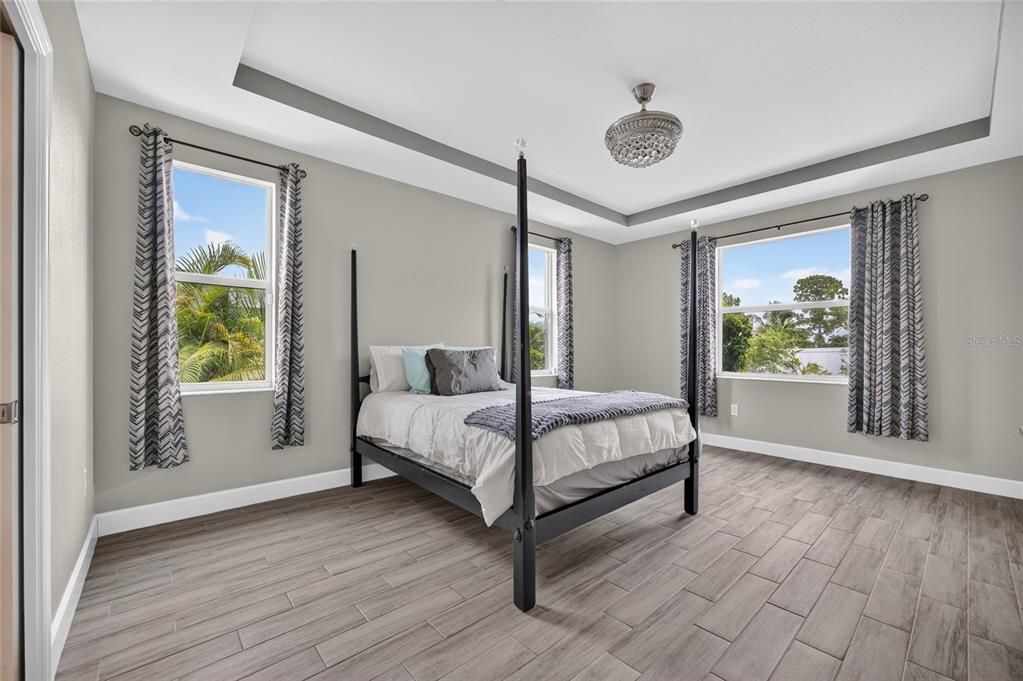 For Sale: $425,000 (3 beds, 2 baths, 1653 Square Feet)