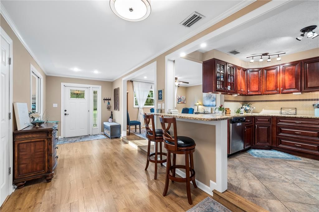 Activo con contrato: $499,000 (3 camas, 2 baños, 1691 Pies cuadrados)