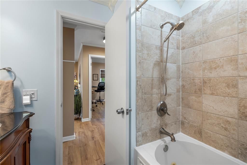 Activo con contrato: $499,000 (3 camas, 2 baños, 1691 Pies cuadrados)