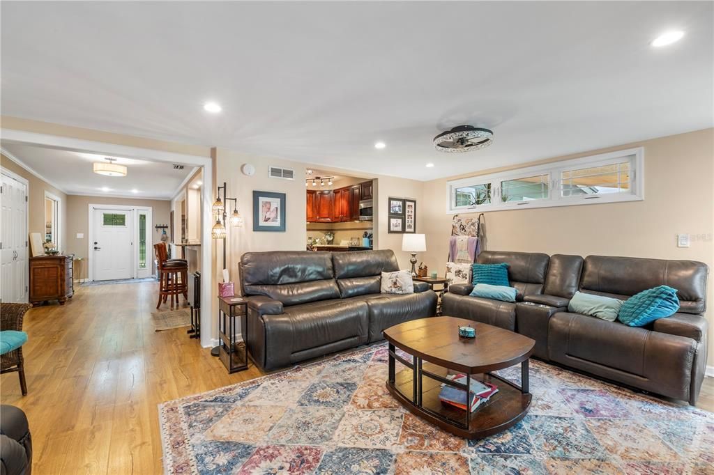 Activo con contrato: $499,000 (3 camas, 2 baños, 1691 Pies cuadrados)