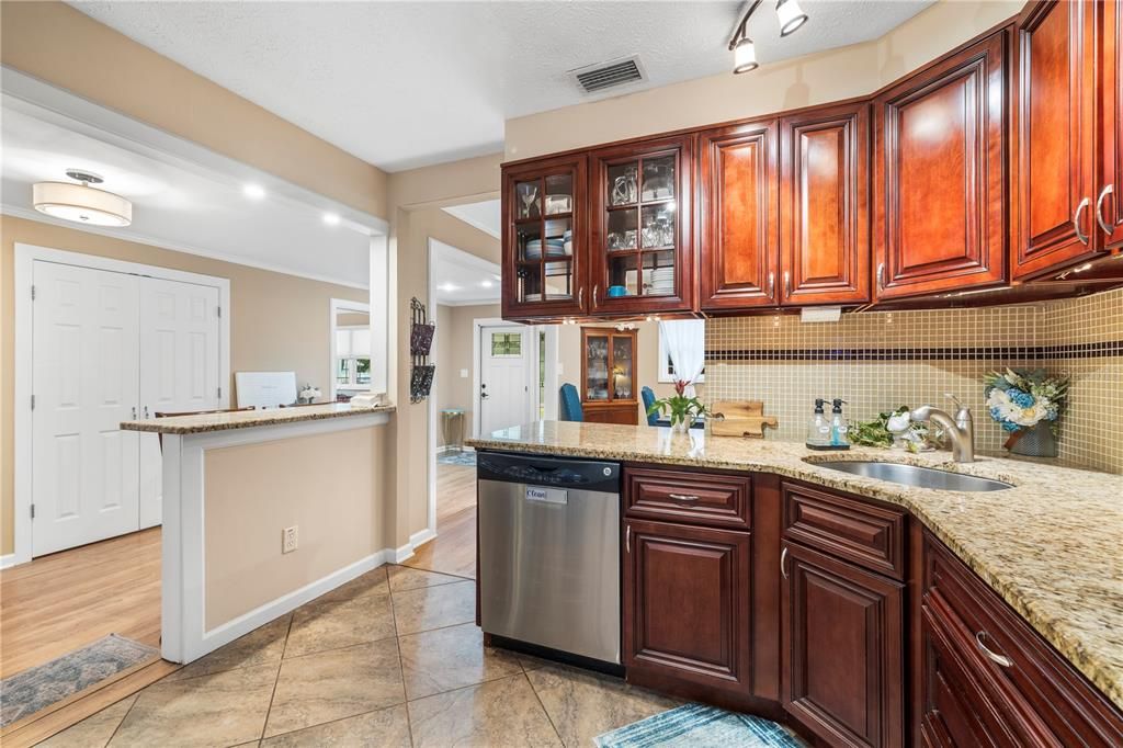 Activo con contrato: $499,000 (3 camas, 2 baños, 1691 Pies cuadrados)