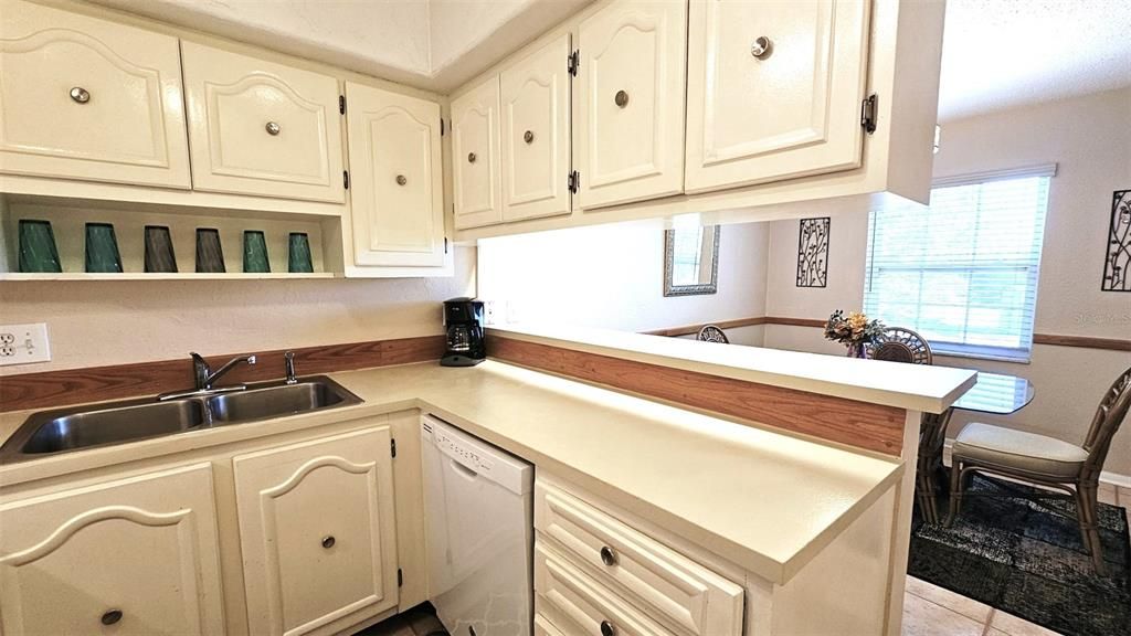 For Rent: $1,625 (2 beds, 2 baths, 993 Square Feet)