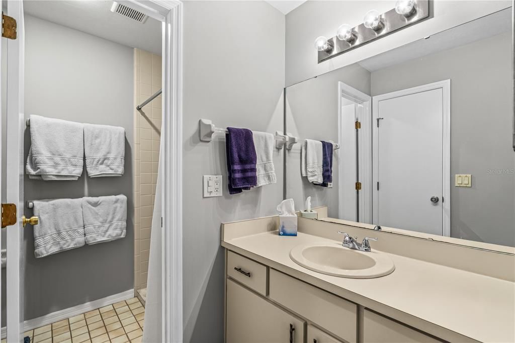 For Sale: $250,000 (2 beds, 2 baths, 1318 Square Feet)