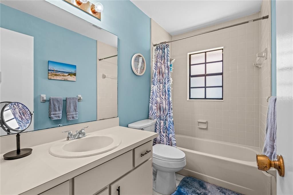 For Sale: $250,000 (2 beds, 2 baths, 1318 Square Feet)