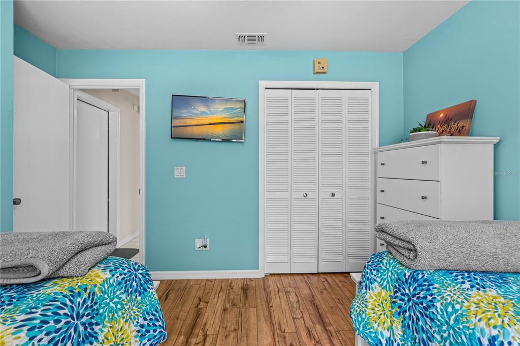 For Sale: $250,000 (2 beds, 2 baths, 1318 Square Feet)