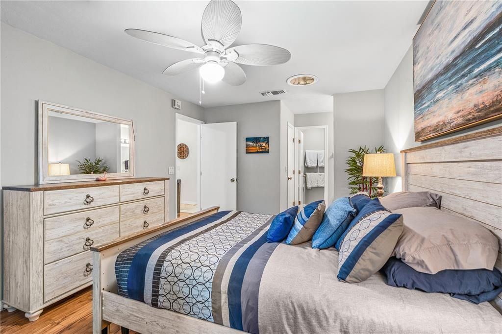For Sale: $250,000 (2 beds, 2 baths, 1318 Square Feet)