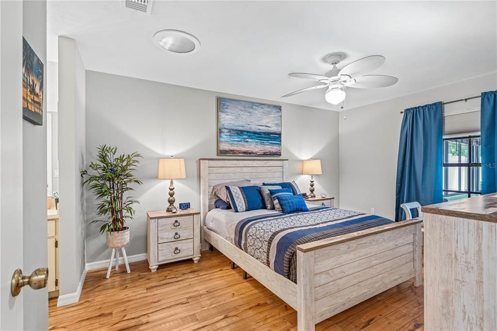 For Sale: $250,000 (2 beds, 2 baths, 1318 Square Feet)