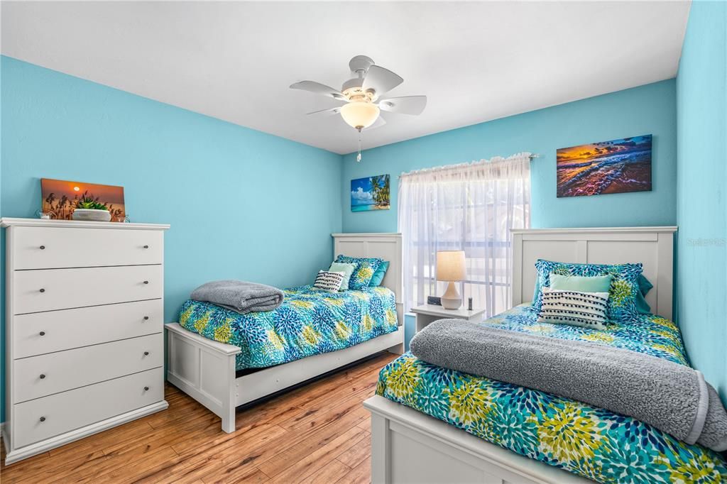 For Sale: $250,000 (2 beds, 2 baths, 1318 Square Feet)