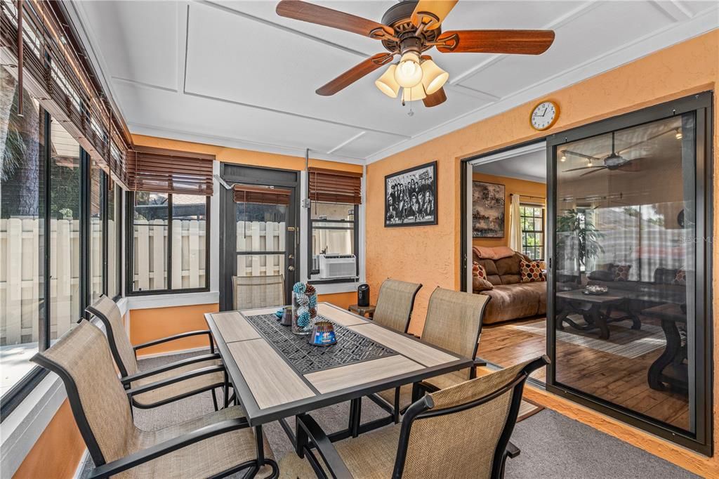 For Sale: $250,000 (2 beds, 2 baths, 1318 Square Feet)