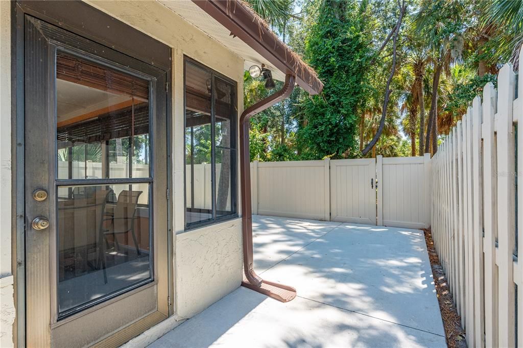 For Sale: $250,000 (2 beds, 2 baths, 1318 Square Feet)