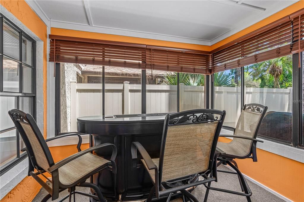 For Sale: $250,000 (2 beds, 2 baths, 1318 Square Feet)