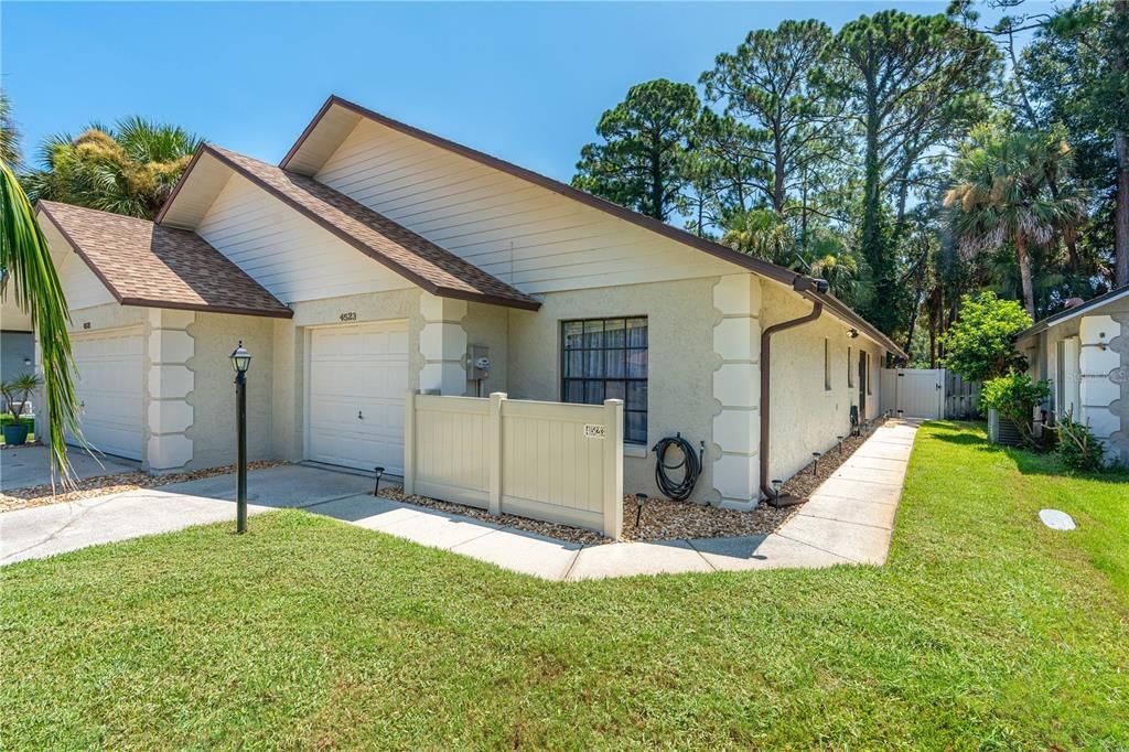 For Sale: $250,000 (2 beds, 2 baths, 1318 Square Feet)