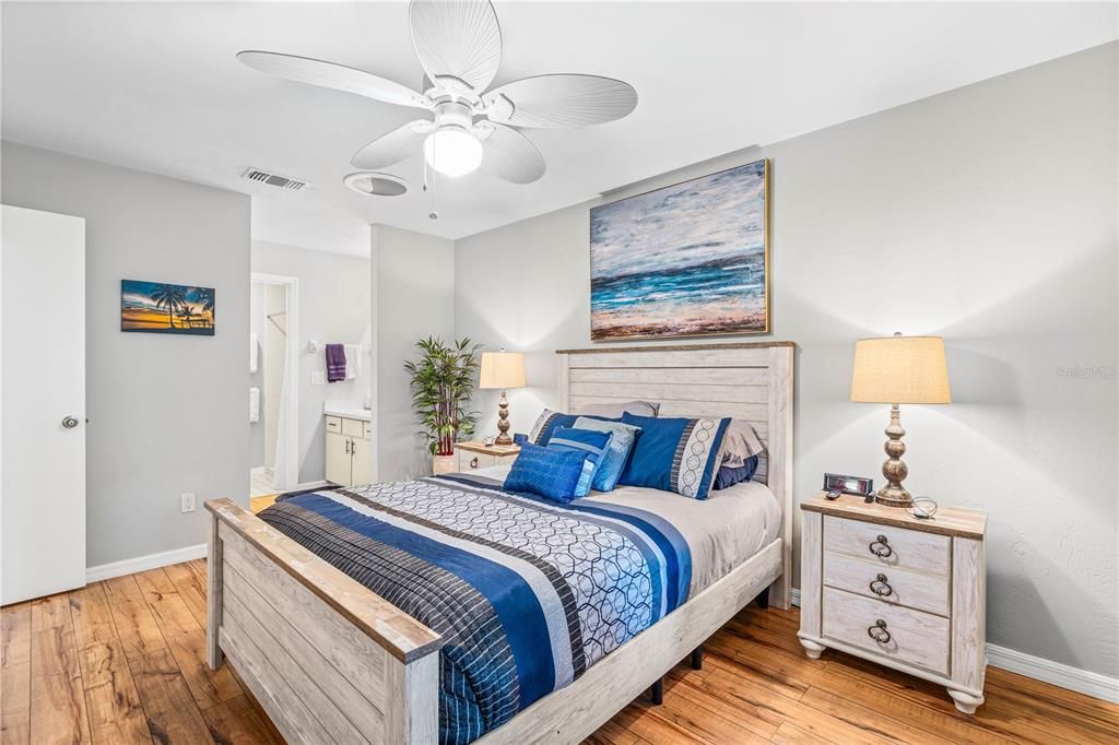 For Sale: $250,000 (2 beds, 2 baths, 1318 Square Feet)