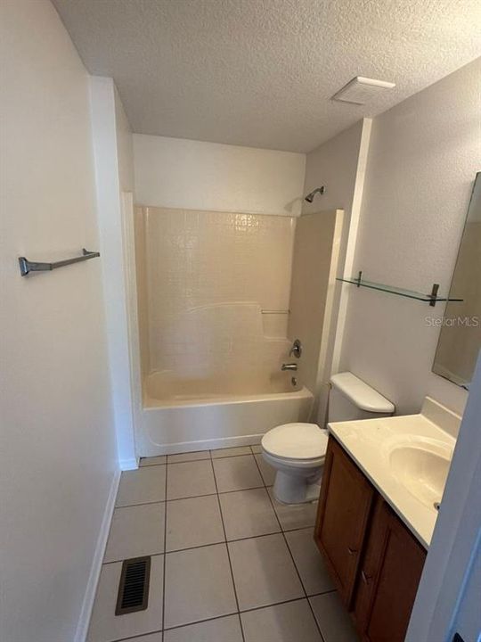 В аренду: $1,950 (4 спален, 2 ванн, 1703 Квадратных фут)