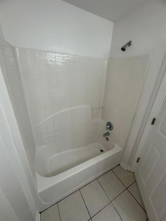 В аренду: $1,950 (4 спален, 2 ванн, 1703 Квадратных фут)