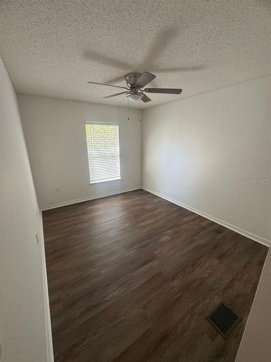 В аренду: $1,950 (4 спален, 2 ванн, 1703 Квадратных фут)