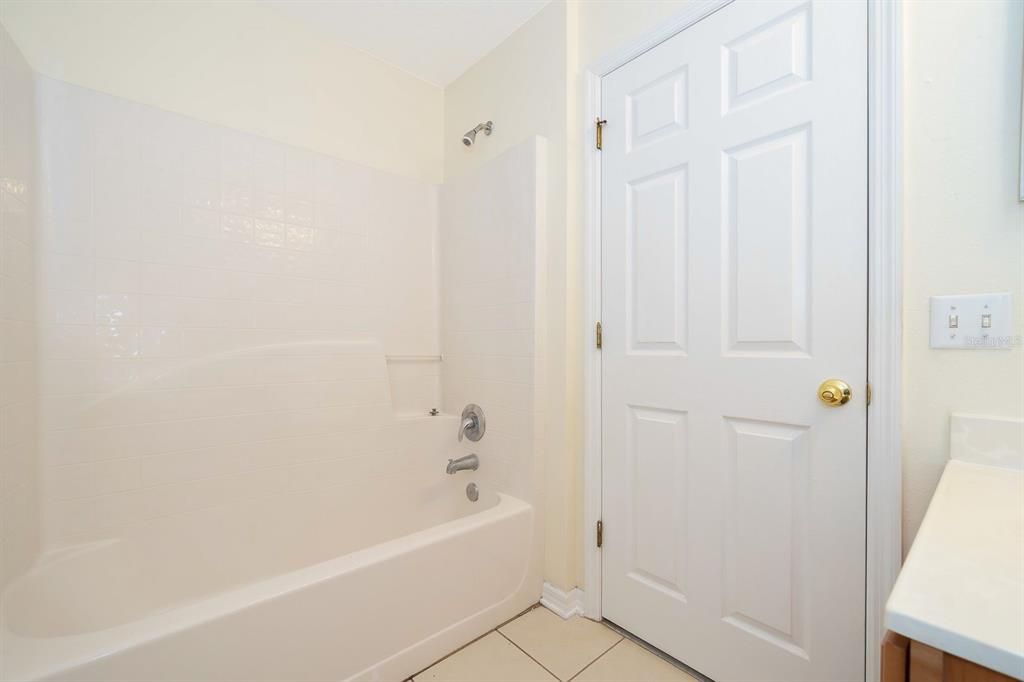 В аренду: $1,950 (4 спален, 2 ванн, 1703 Квадратных фут)