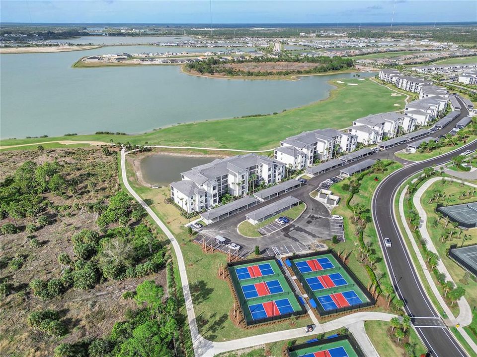 На продажу: $279,000 (2 спален, 2 ванн, 1407 Квадратных фут)