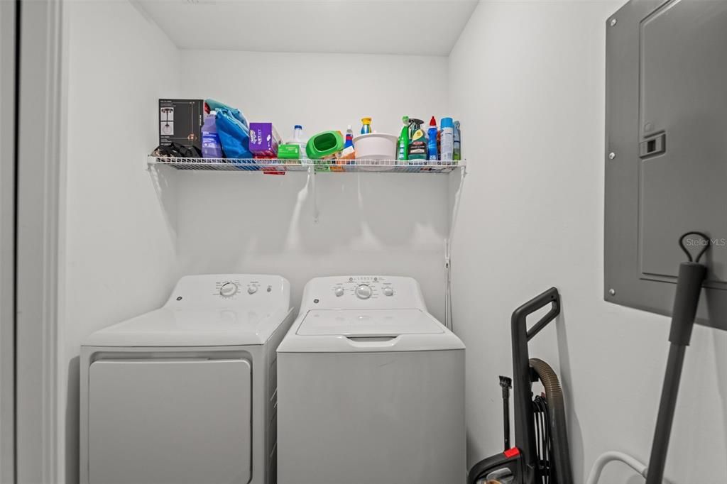 На продажу: $279,000 (2 спален, 2 ванн, 1407 Квадратных фут)