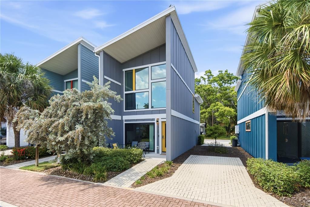 На продажу: $315,000 (2 спален, 2 ванн, 990 Квадратных фут)