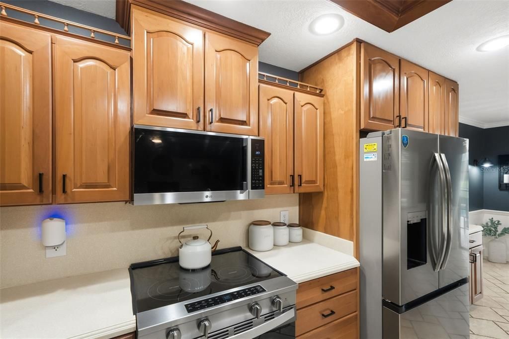 Active With Contract: $559,900 (5 beds, 3 baths, 3631 Square Feet)