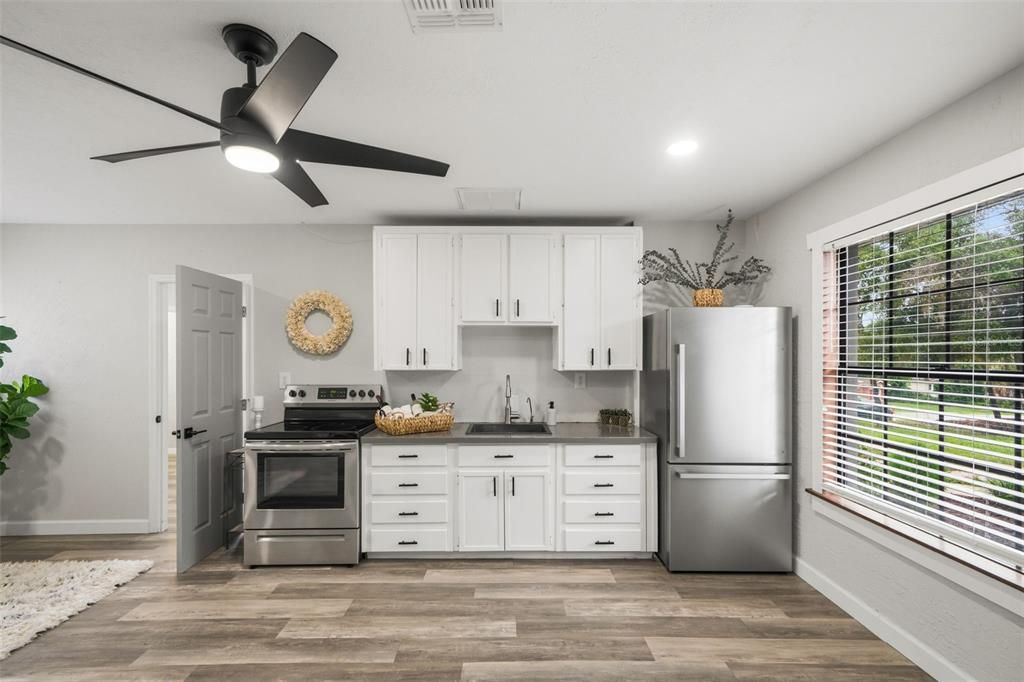 Active With Contract: $559,900 (5 beds, 3 baths, 3631 Square Feet)