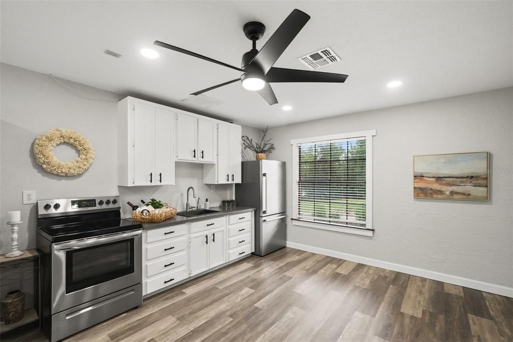 Active With Contract: $559,900 (5 beds, 3 baths, 3631 Square Feet)